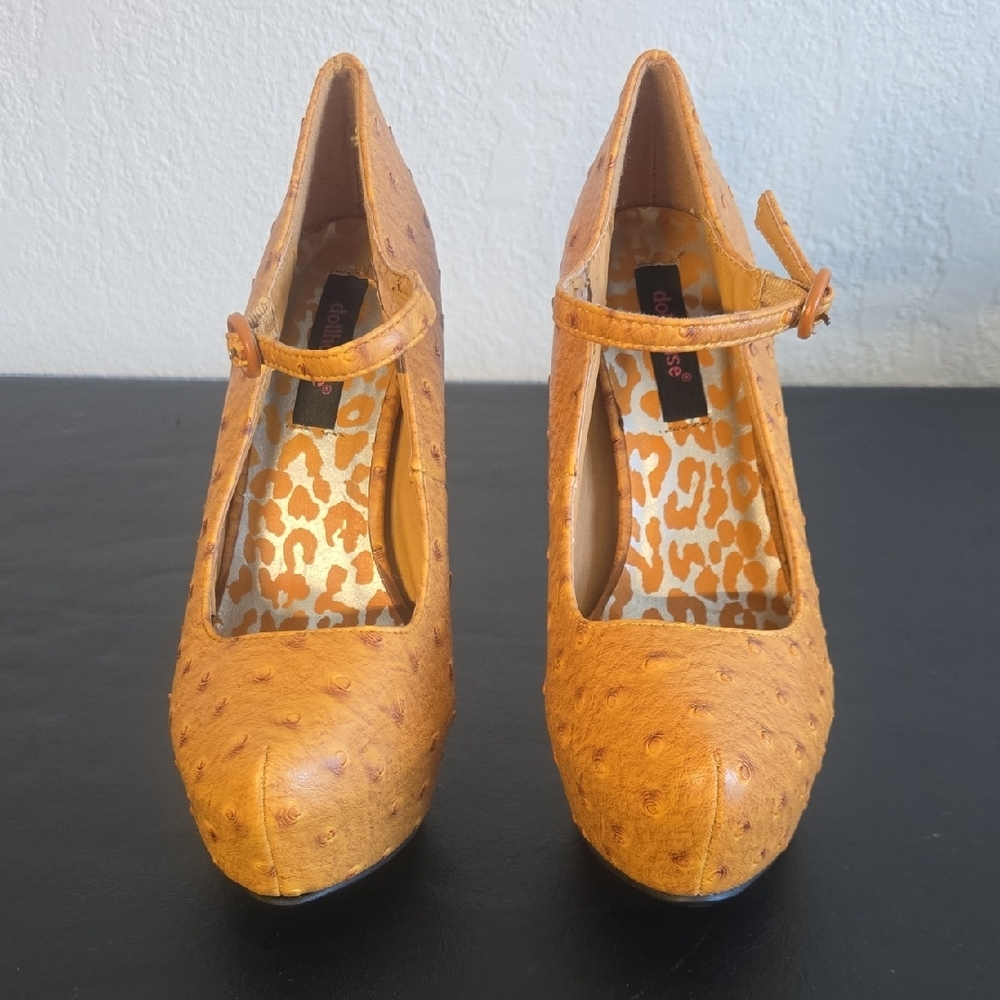 Dollhouse Tan Textured Heels - Picture 3 of 9